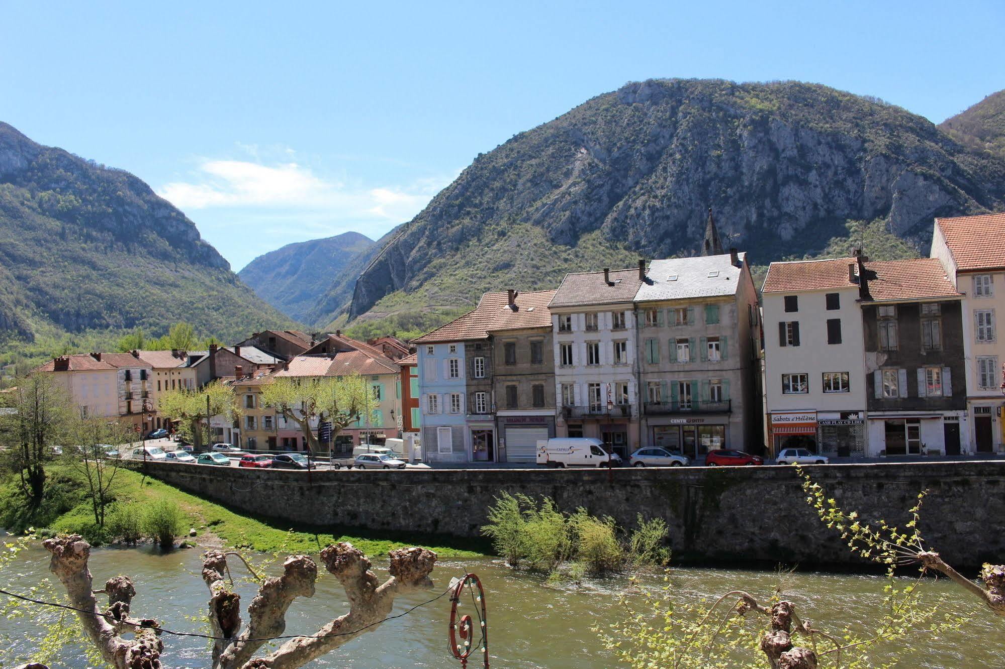 Hotel Confort 09 Ou Hc-09 Tarascon-sur-Ariège Εξωτερικό φωτογραφία